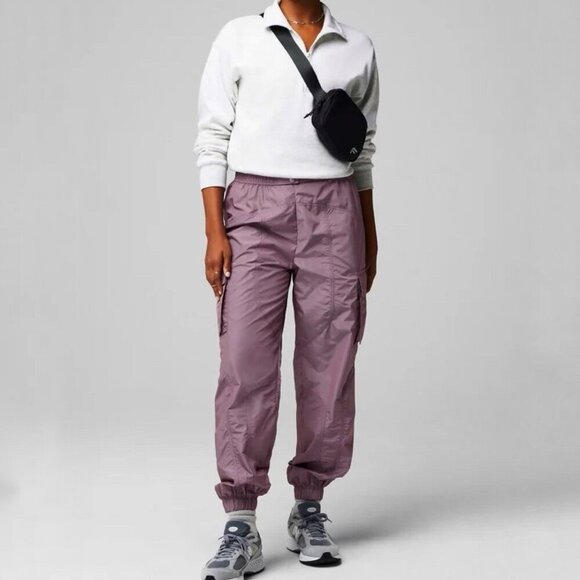 Fabletics Parachute Pant Size M Lightweight Cargo Jogger Windbreaker Plum Shine - Picture 1 of 12